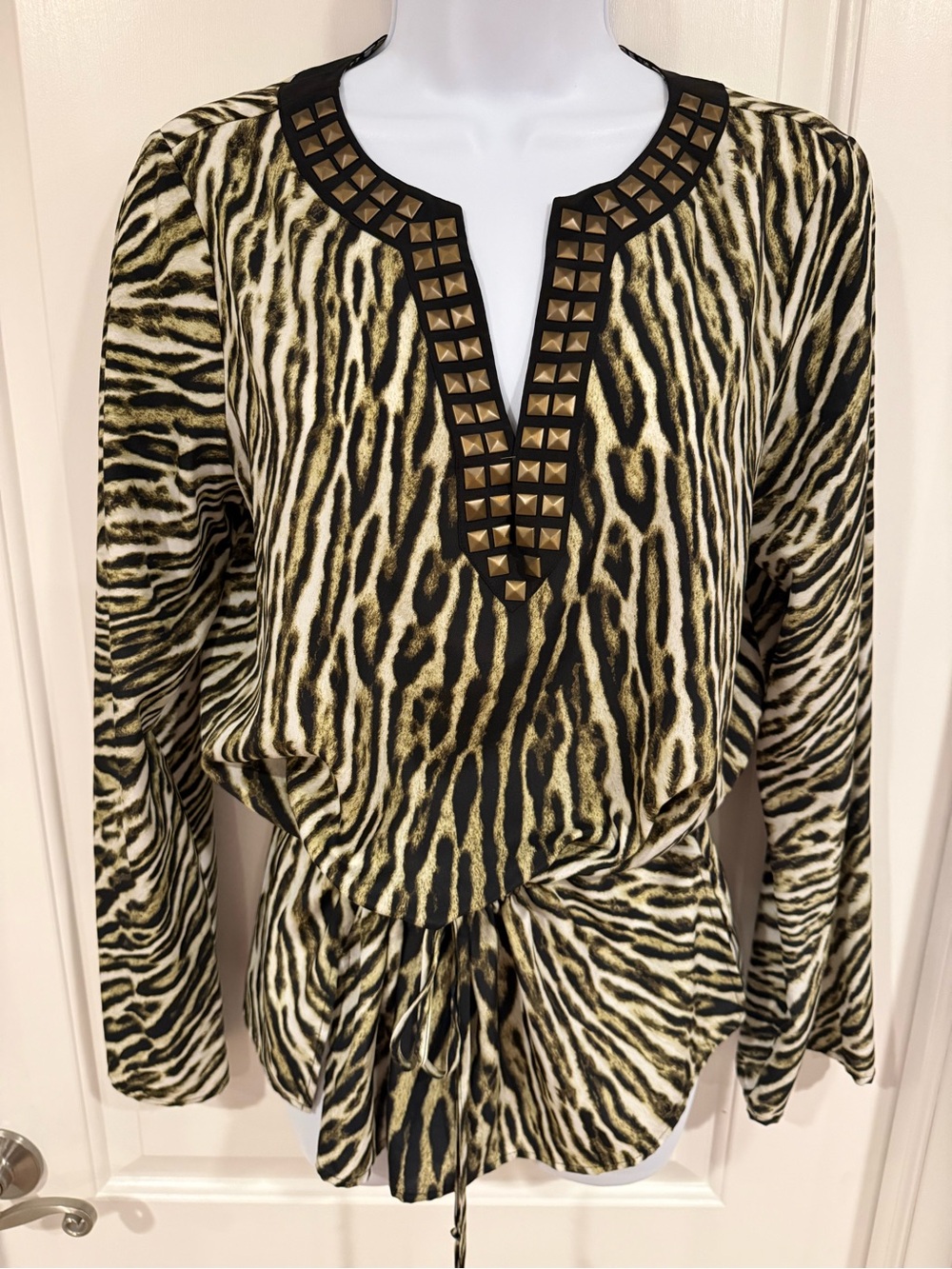 Women’s Animal Print Long-Sleeve Tunic with Studded V-Neck - Black & Cream